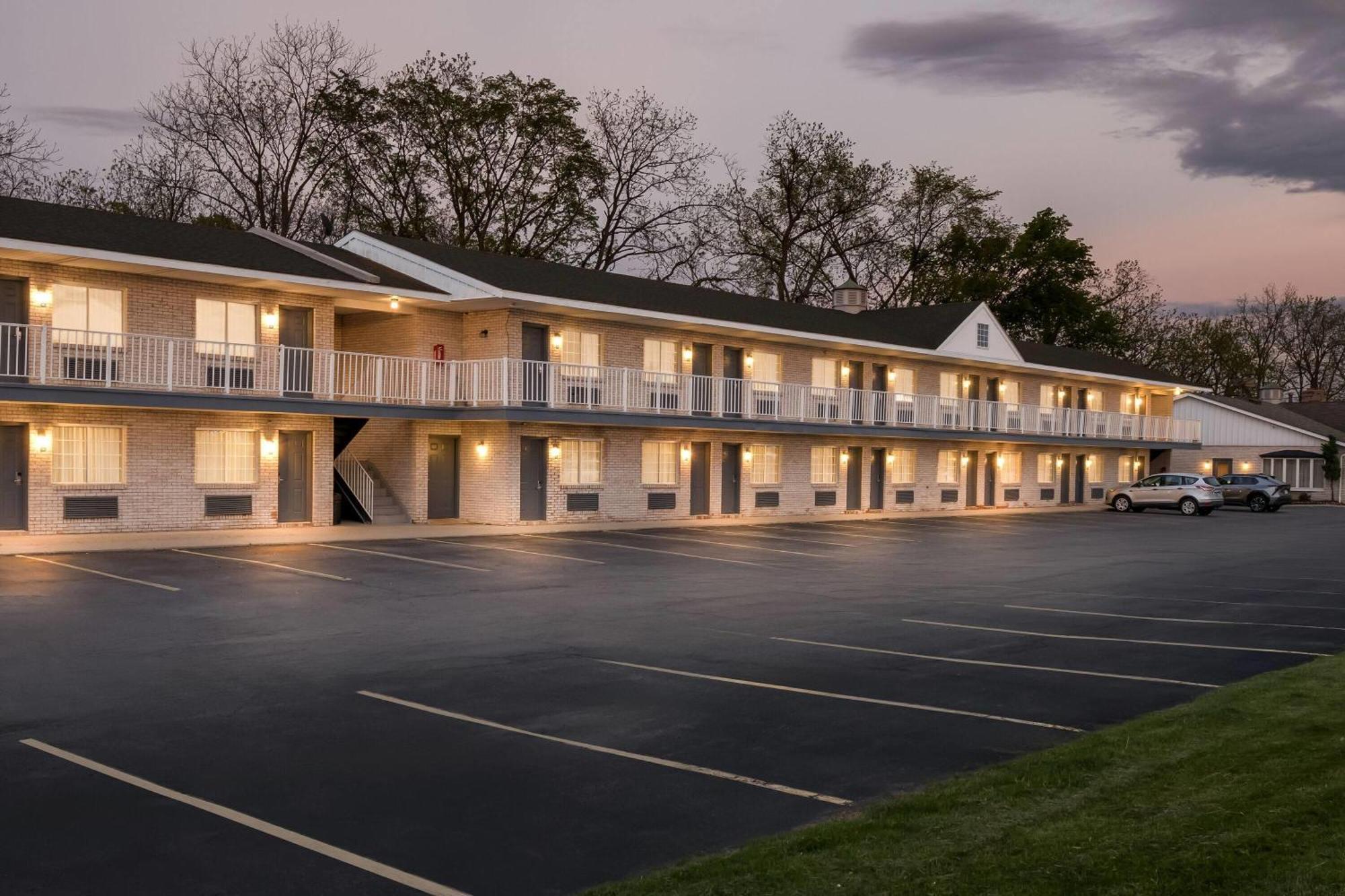Days Inn By Wyndham Whitmore Lake Ann Arbor Brighton Exterior foto