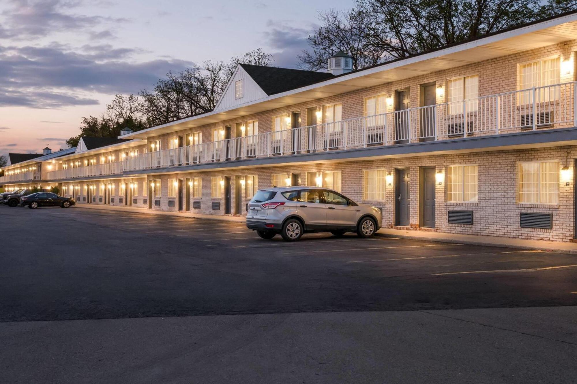 Days Inn By Wyndham Whitmore Lake Ann Arbor Brighton Exterior foto