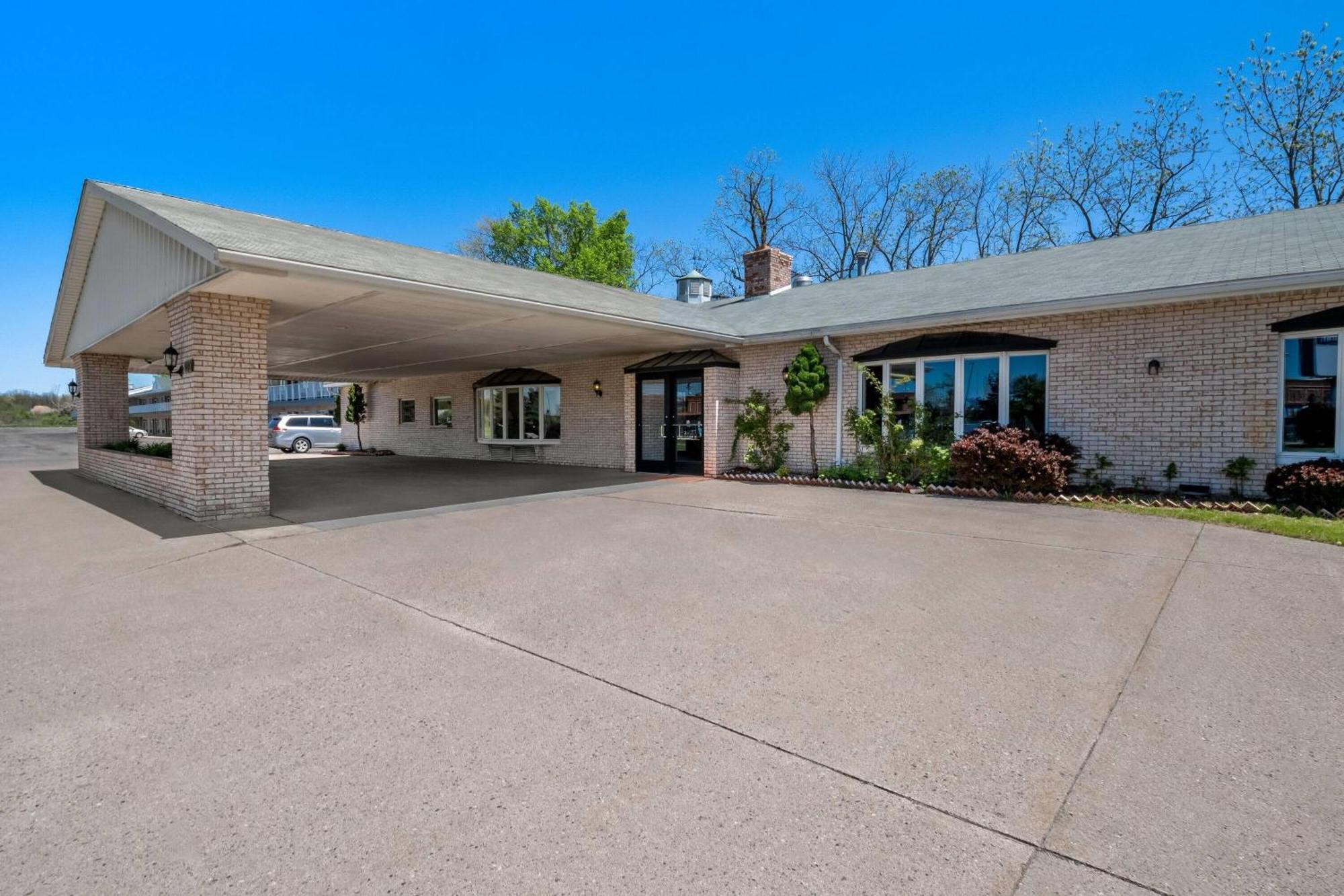 Days Inn By Wyndham Whitmore Lake Ann Arbor Brighton Exterior foto